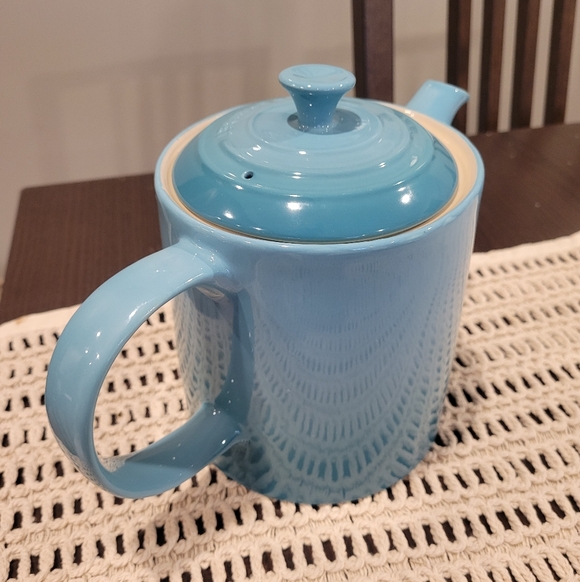 Le Creuset Stoneware Grand Teapot 1.3L in CHAMBRAY BLUE - Picture 8 of 8
